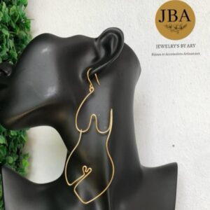 Boucles d’oreilles “Femme Essence” en fil de cuivre hypoallergénique symbolisant la féminité - création artisanale JBA