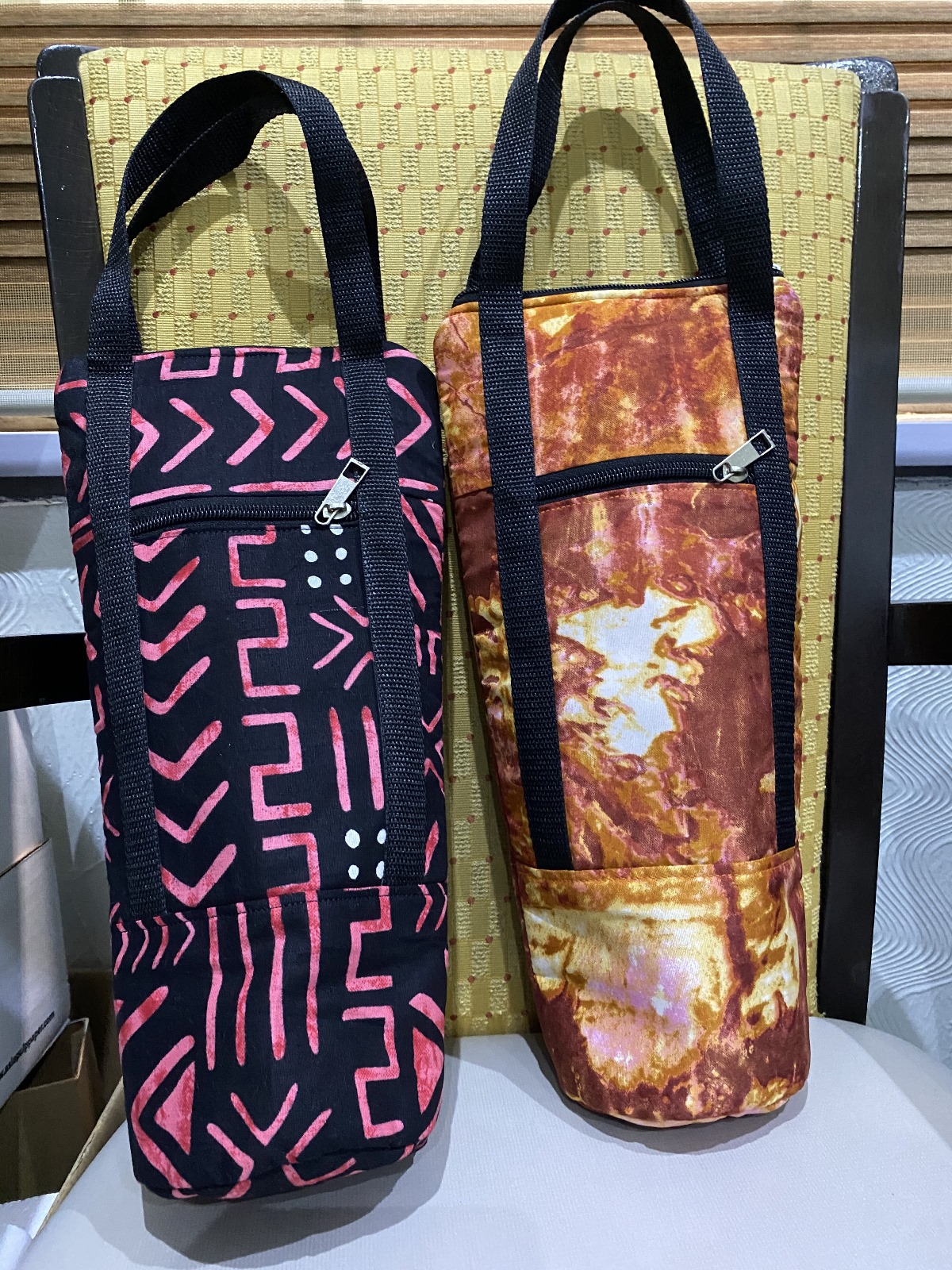 Porte-bouteille isotherme en tissu wax vert et noir, différents coloris yoleleboutique